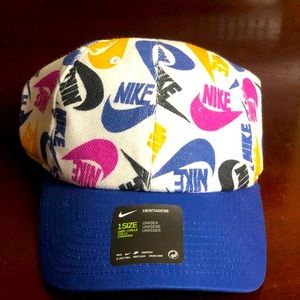 Nike Futura Cap Men's
Color: White Blue
Size: NS